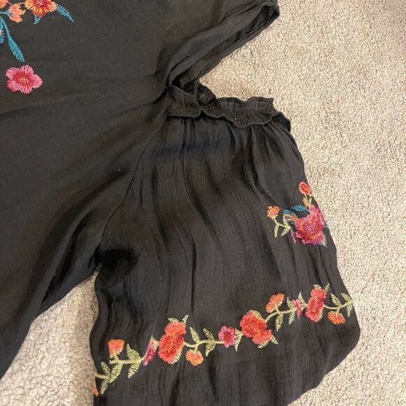 Umgee USA open shoulder short sleeve floral embroidered flowy top size M - Picture 8 of 11